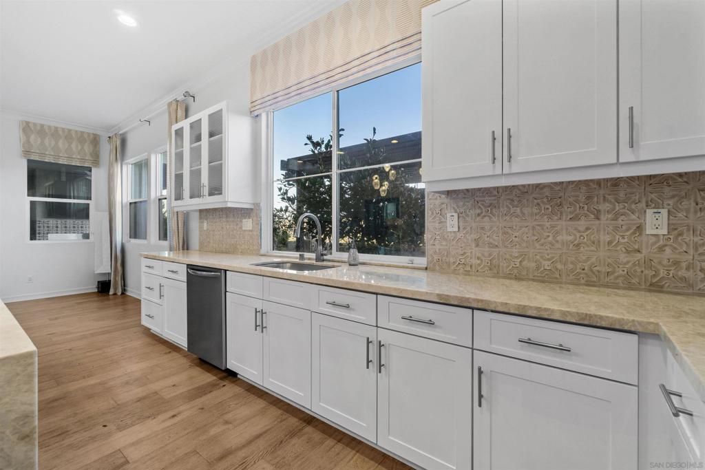 listing image 130727022127531167380