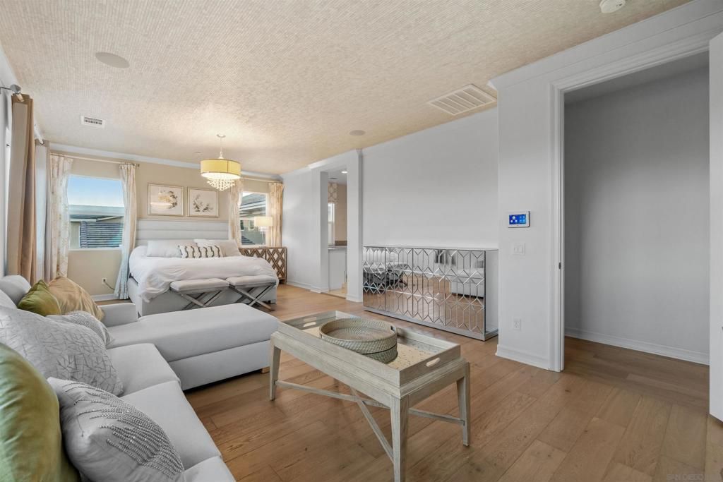 listing image 130723436981842421263