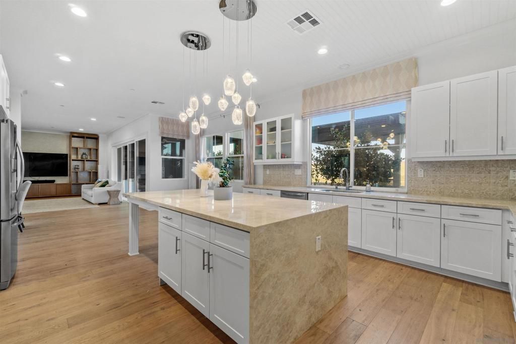listing image 130727750022720932469