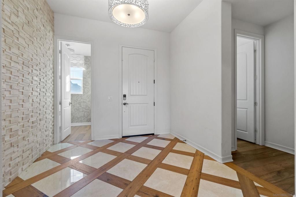 listing image 130720331973594951410