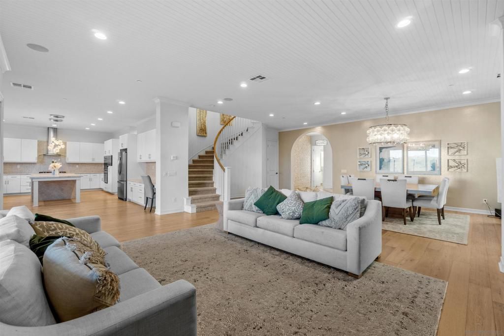 listing image 130720342502489185007