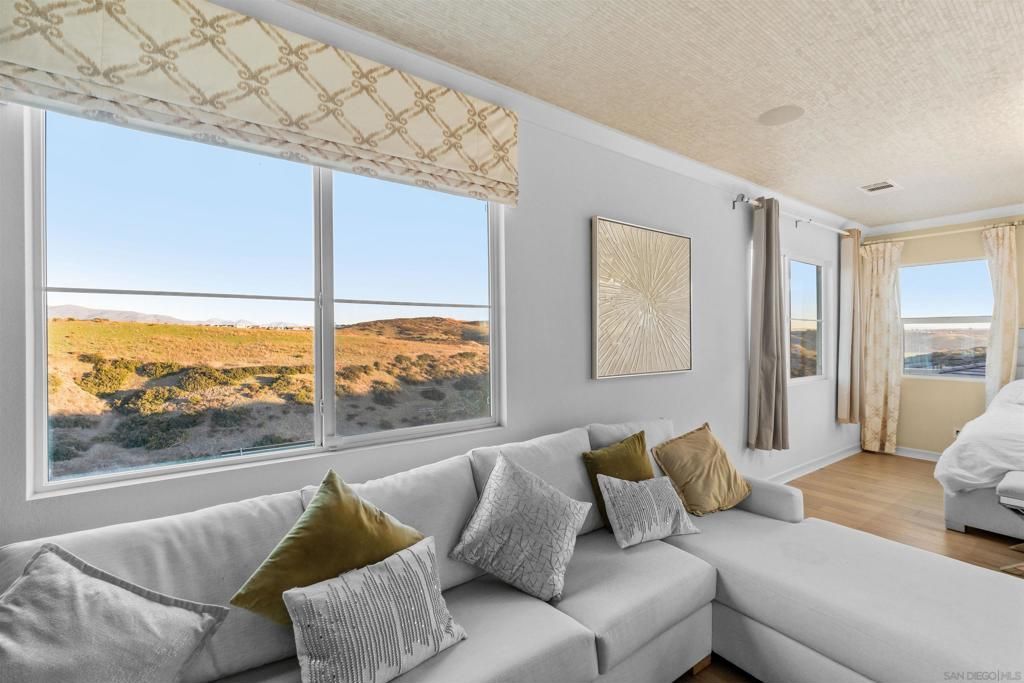 listing image 130729076418381640539