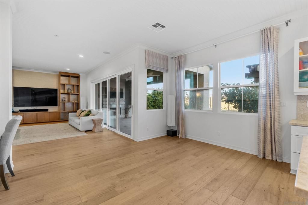listing image 130726265283285864564