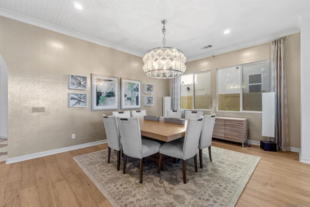 listing image 130720261209927036416