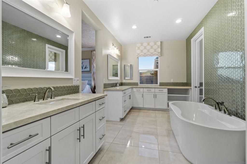 listing image 130725944075355889734