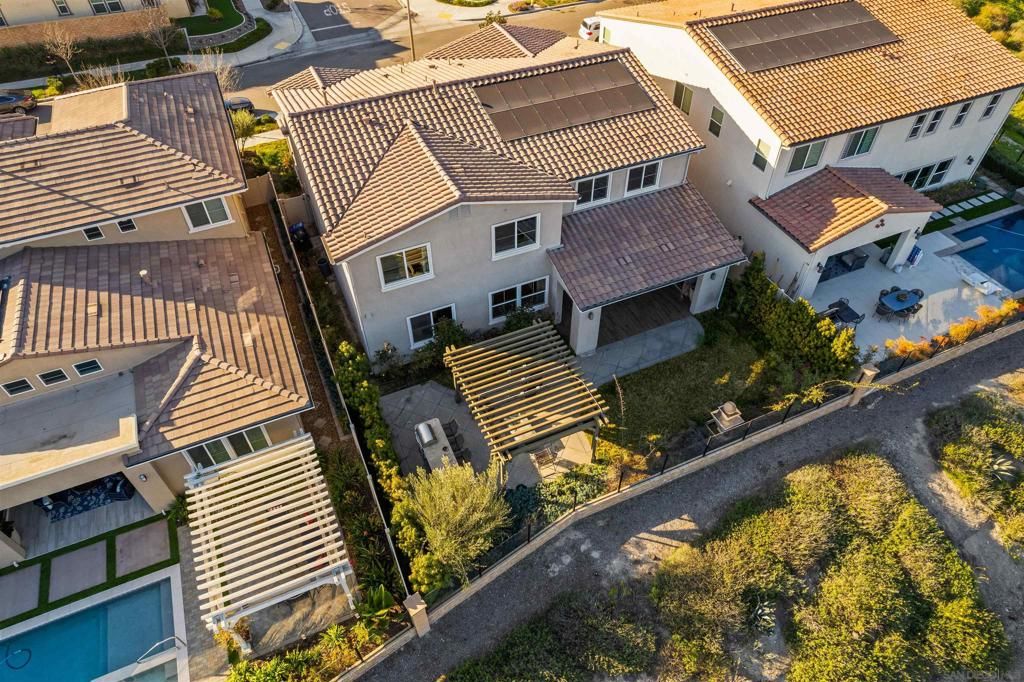 listing image 130726929850294038975