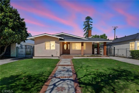 Photo of 621 E Myrtle ST, Santa Ana, CA 92701 (MLS # PW26231575)