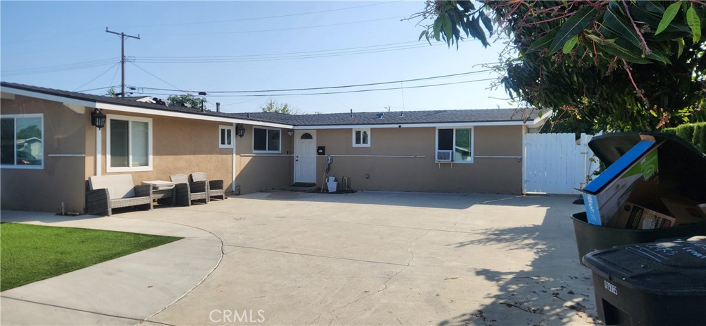BEAUTIFUL HOME CENTRALLY LOCATED TO ALL ADVENTURE PARKS TURNKEY PROPERTY SFR 4 BED 2BATH WITH ADITIONAL ADU. THE HOME IS FULLY FURNISHED AND BEING RENTED AS A TURNKEY AIR B N B BUSINESS, LOTS OF PARKING ON DRIVEWAY, CLOSE TO ALL PARKS ,FREEWAYS SHOPPING AND NIGHTLIFE, MUST SEE WILL NOT LAST