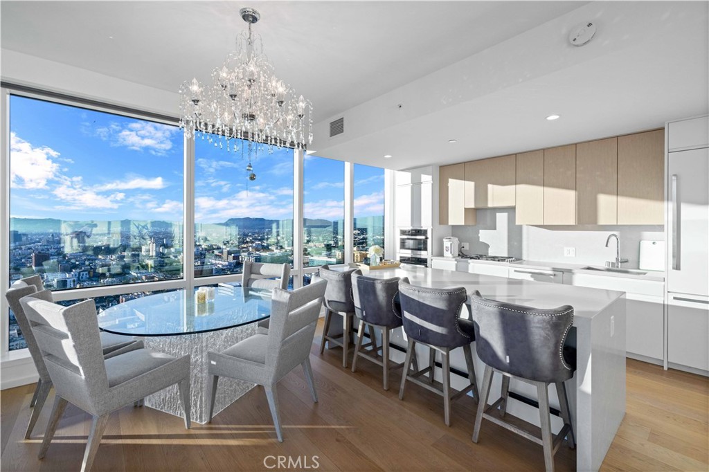 877 Francisco Street 4111