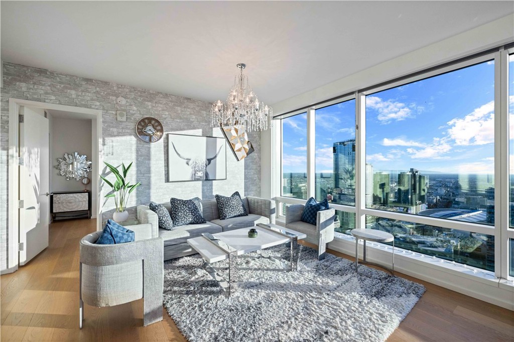 877 Francisco Street 4111