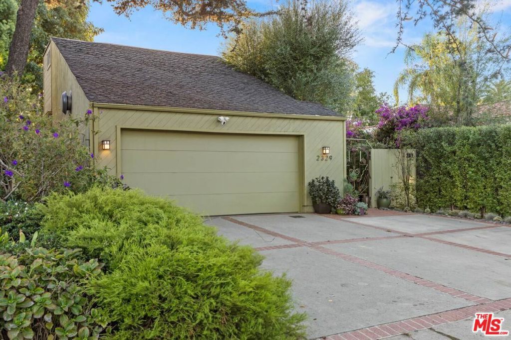 Photo of 2329 Manning Avenue, Los Angeles, CA 90064 (MLS # 25609877)