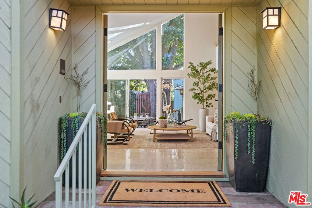 Photo of 2329 Manning Avenue, Los Angeles, CA 90064 (MLS # 25609877)