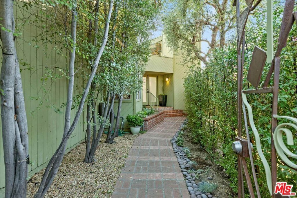 Photo of 2329 Manning Avenue, Los Angeles, CA 90064 (MLS # 25609877)