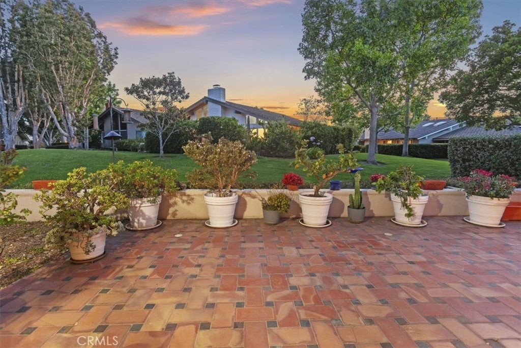 537 Vista Grande, Newport Beach CA 92660 - Photo 32