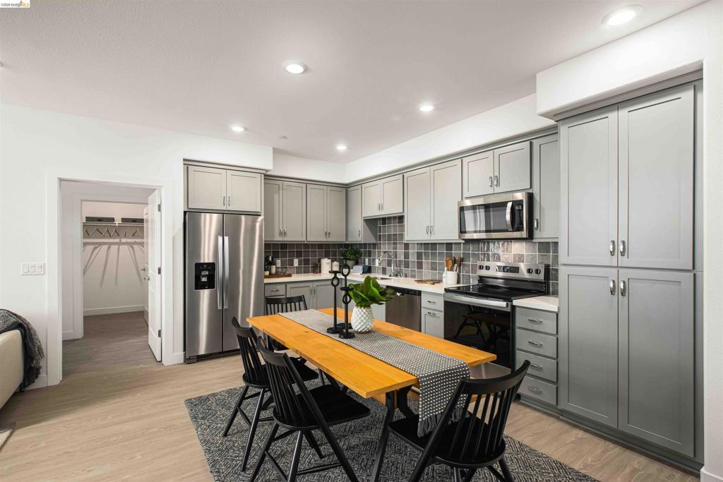 500 Somi Ct Ct 404, Hayward CA 94544