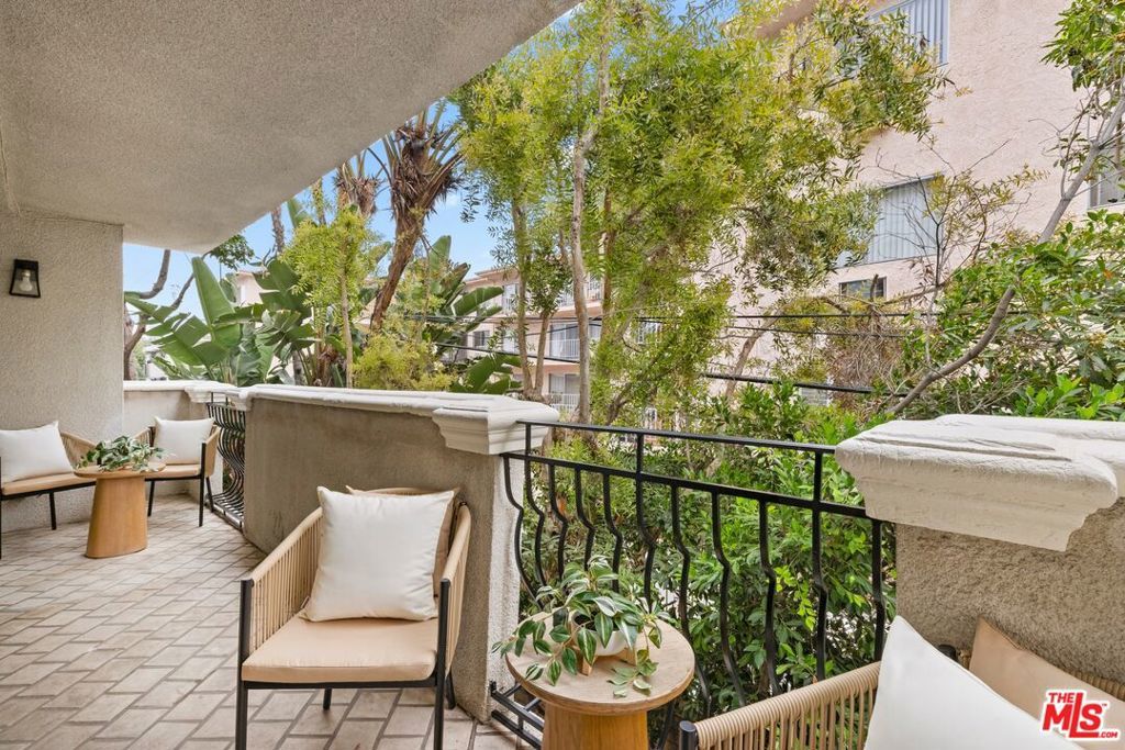 Photo of 1630 S Bentley Avenue #202, Los Angeles, CA 90025 (MLS # 25587209)