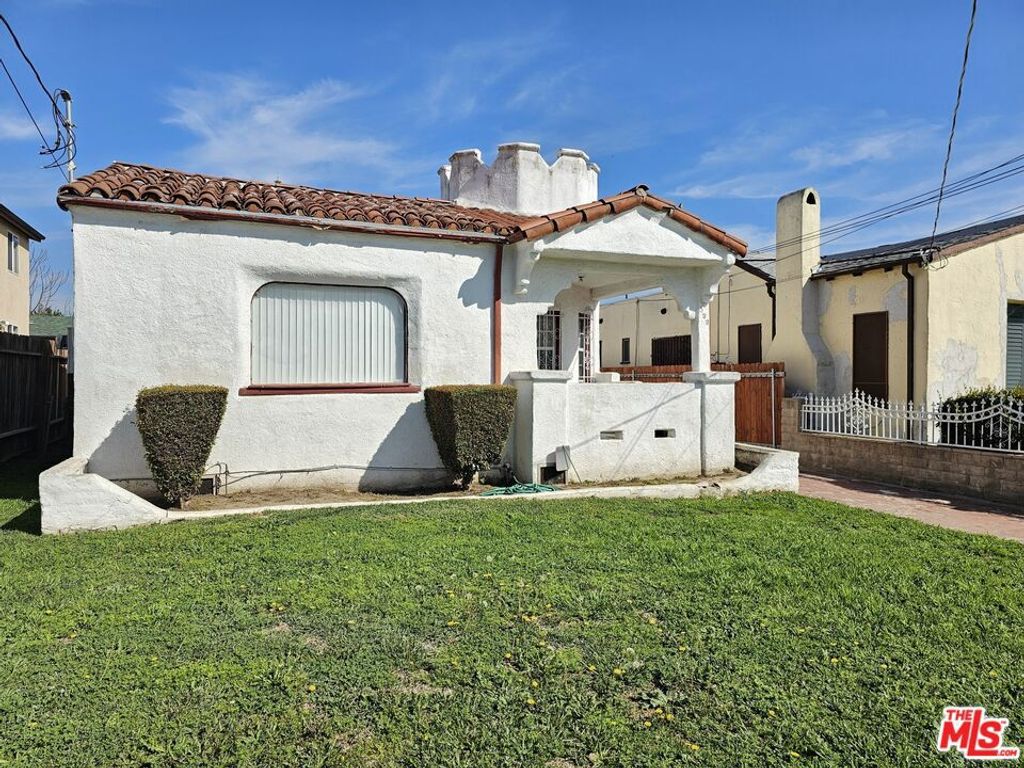 Photo of 533 W 95th Street, Los Angeles, CA 90044 (MLS # 26661173)