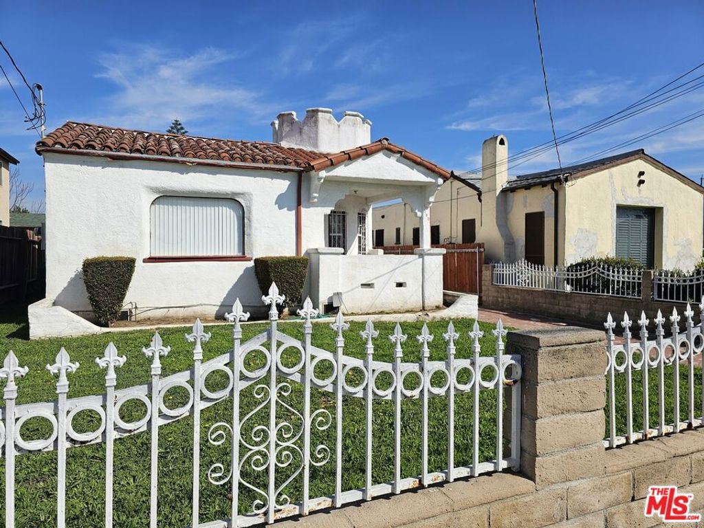 Photo of 533 W 95th Street, Los Angeles, CA 90044 (MLS # 26661173)