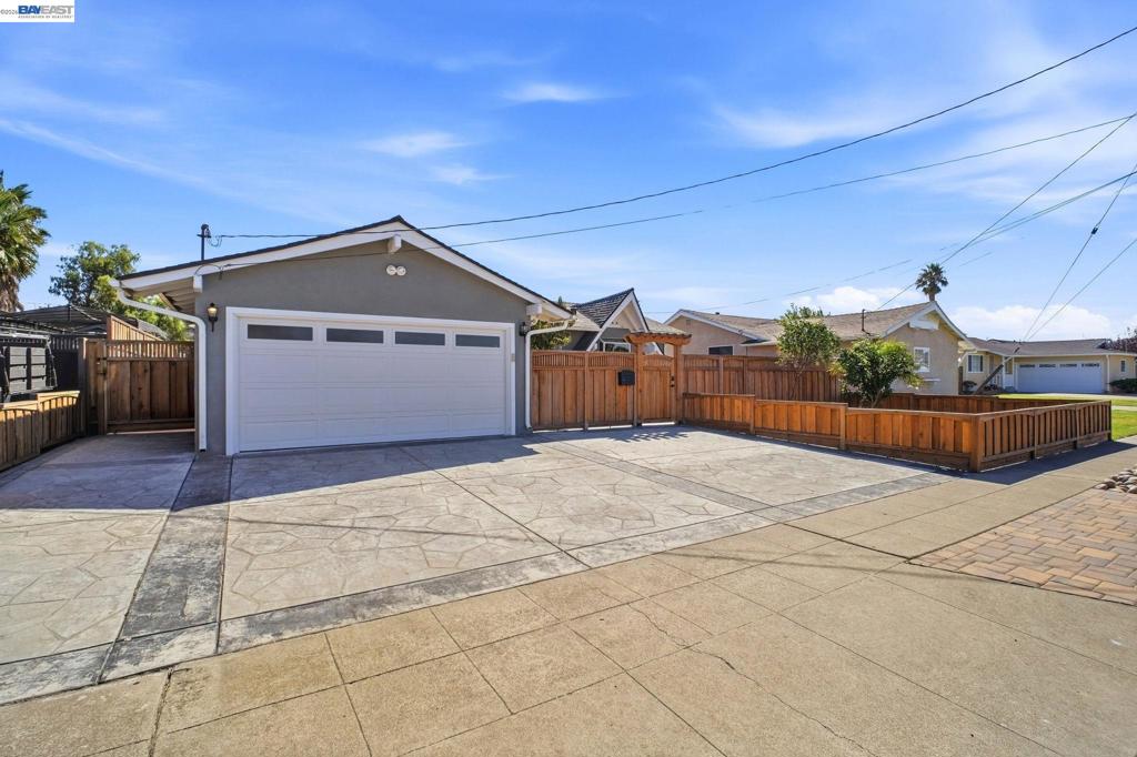 8278 Juniper Ave