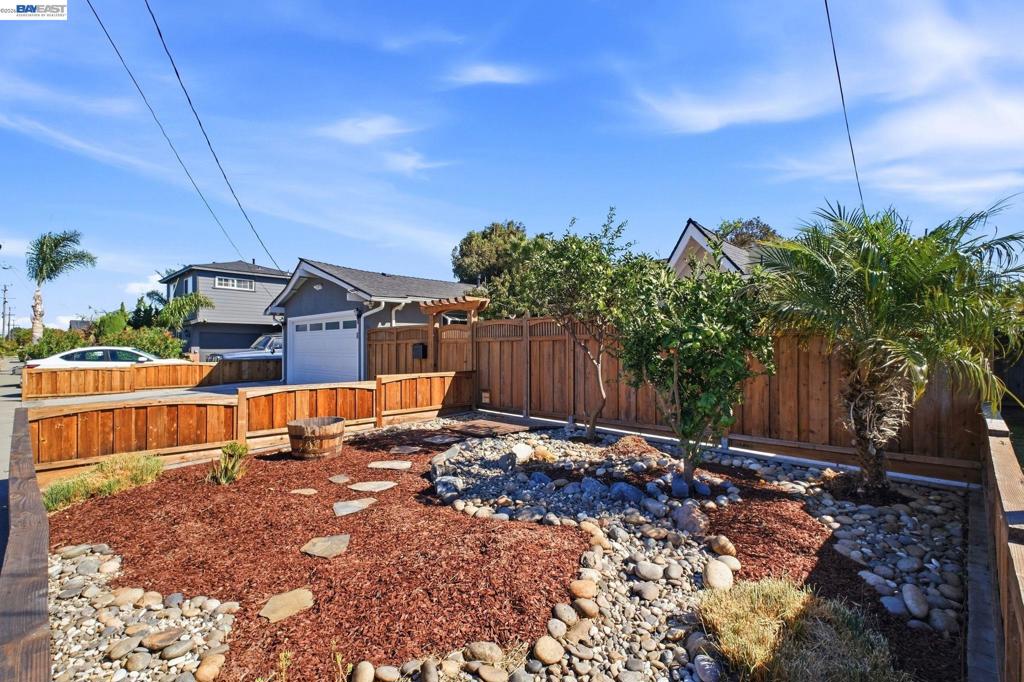 8278 Juniper Ave