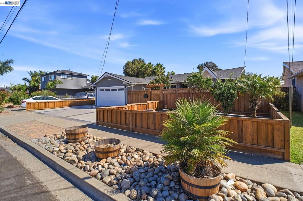 8278 Juniper Ave