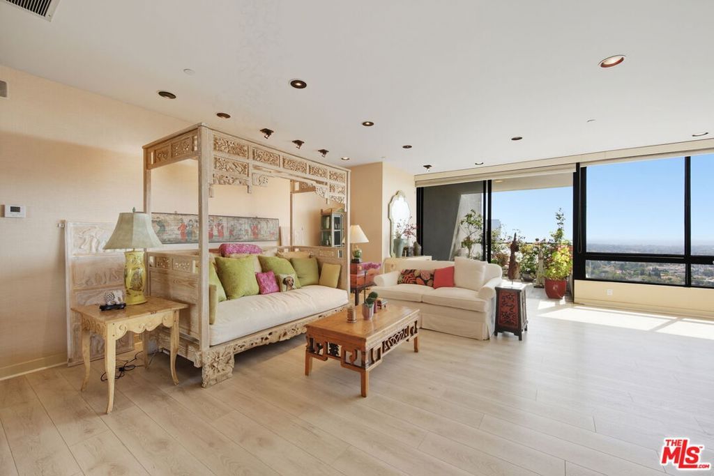 Photo of 10350 Wilshire Boulevard #1404, Los Angeles, CA 90024 (MLS # 25589087)