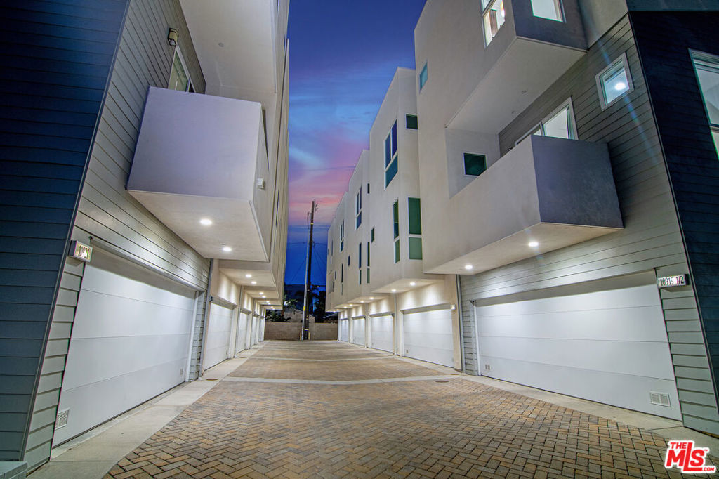 10909 1/2 Otsego Street 1/2