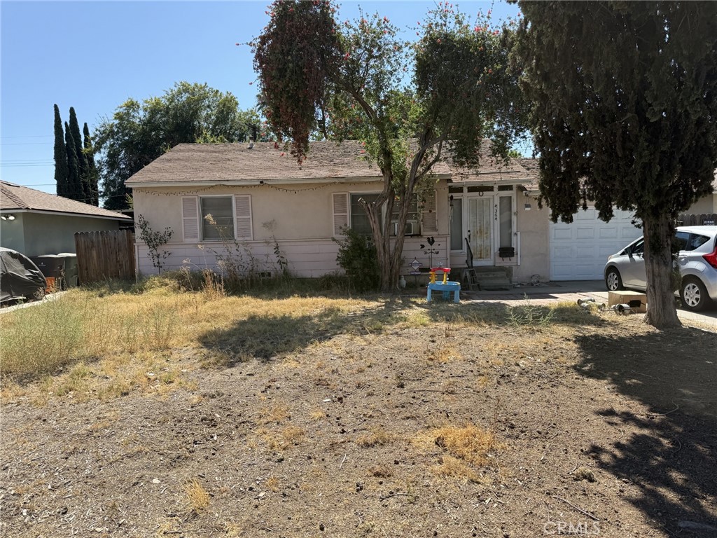 Investor Special! This Riverside property is a complete fixer-upper with tons of potential. Perfect for investors, flippers, or anyone looking for a project. Bring your vision and transform this home into something amazing.