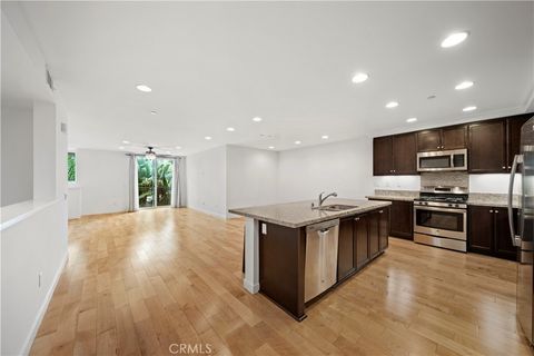 87 Waldorf Irvine CA 92612