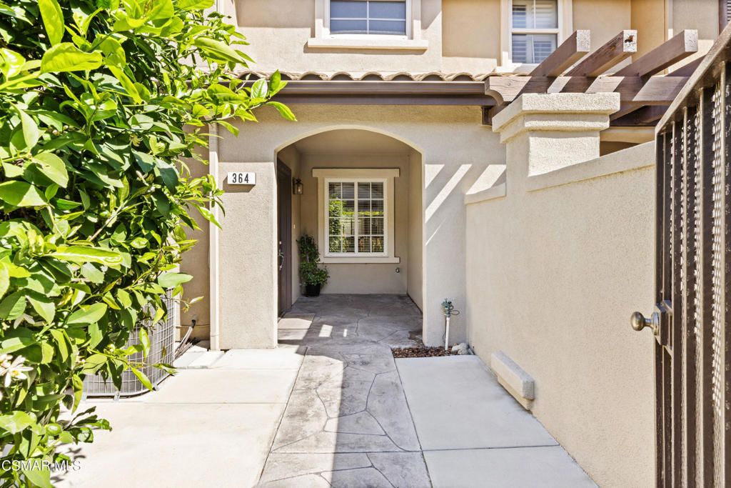 Photo of 364 Eric Place, Thousand Oaks, CA 91362 (MLS # 226000844)