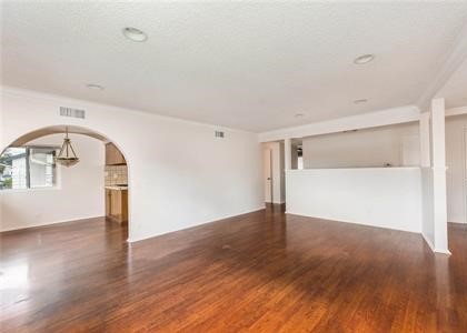 1019 E Walnut Avenue