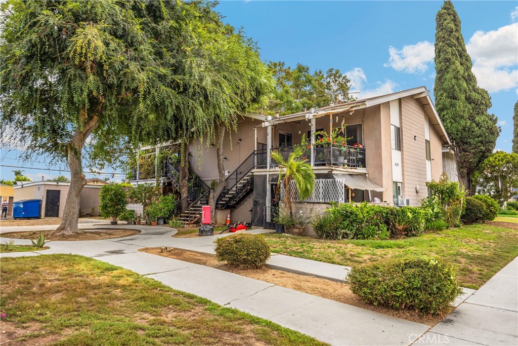 Strands Realty Group is pleased to present 3117 Pearl Drive, a fully occupied fourplex located in one of Fullerton’s most sought-after rental markets. Just minutes from Cal State Fullerton, Brea Mall, and the 57 & 91 freeways, this property offers exceptional access to major job centers, top schools, and high-demand amenities.
All four units are spacious 2-bedroom, 2-bath layouts with private garage parking and on-site laundry. Each unit is currently leased month-to-month, creating a rare opportunity to raise rents to market quickly. With rents over 44% below market, this is a clear value-add play with immediate upside potential.
While the property has been well maintained, no recent renovations have been completed—leaving room for both interior and exterior upgrades to maximize value. This is an ideal investment for operators seeking to reposition a stable asset in a low-vacancy, supply-constrained North Orange County submarket.