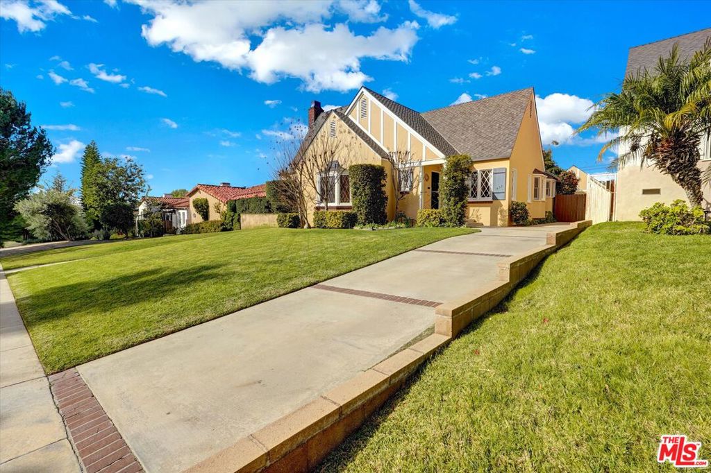 1453 Thompson Avenue