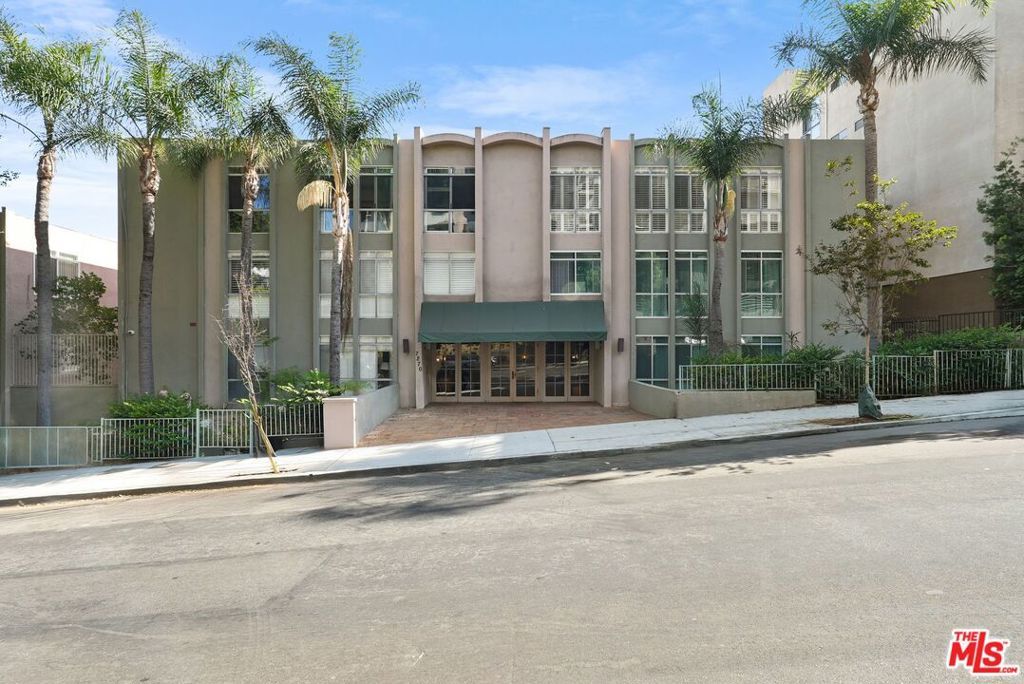 Photo of 7270 Hillside Avenue #302, Los Angeles, CA 90046 (MLS # 25558317)
