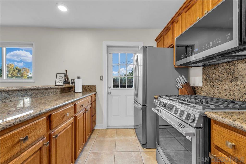 Properties 4 4550 Diane Way