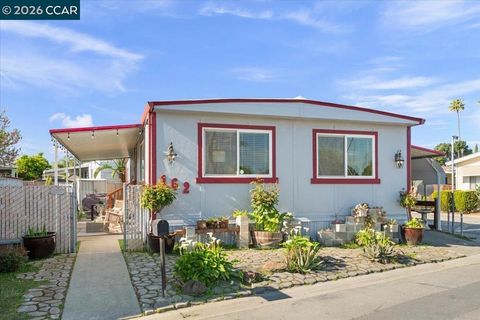 Photo of 162 Algiers Dr, Pacheco, CA 94553 (MLS # 41127546)