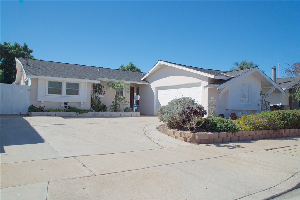 Amazing property with a real Chef's kitchen. Beautifully remodeled and maintained property is perfect for anyone who likes to entertain or enjoy the convenience of Clairemont and nice things in life as well. Pride in ownership shows in this property as you tour all the rooms and bonus areas. If you are looking to rent long term in Clairemont mesa your patience has been rewarded. See photos. Neighborhoods: Clairemont Mesa
