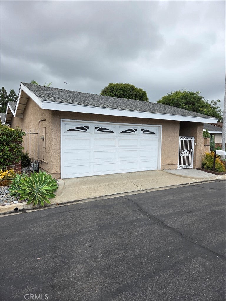 2123 Barclay