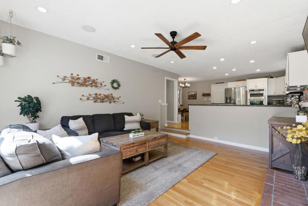 6122 Banner Court
