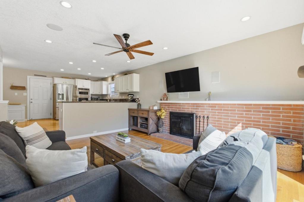 6122 Banner Court