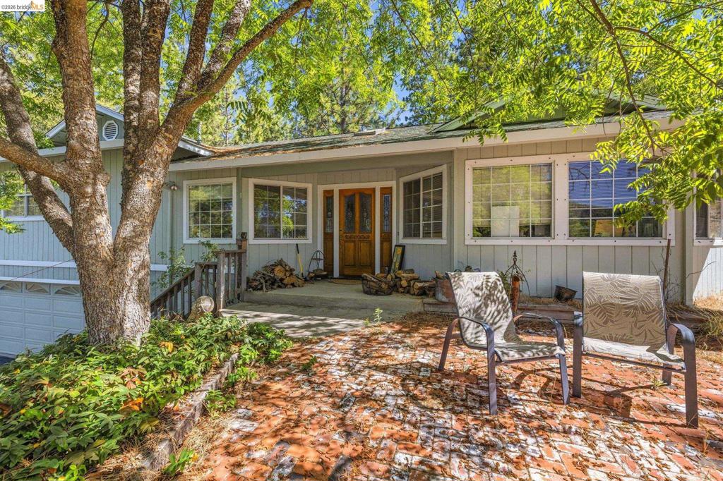 12033 Hillhurst Cir