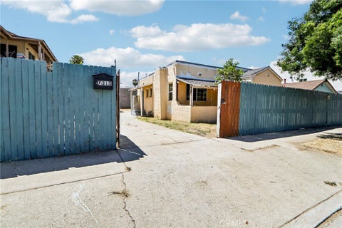 Photo of 7315 Woodley AVE, Van Nuys, CA 91406 (MLS # SR26110378)
