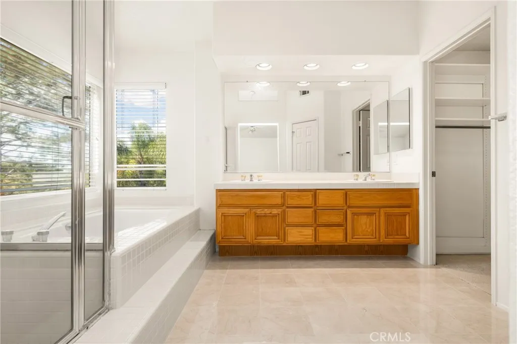 Anaheim Hills, California 92808, United States, 4 Bedrooms Bedrooms, ,4 BathroomsBathrooms,Residential,Active,170425