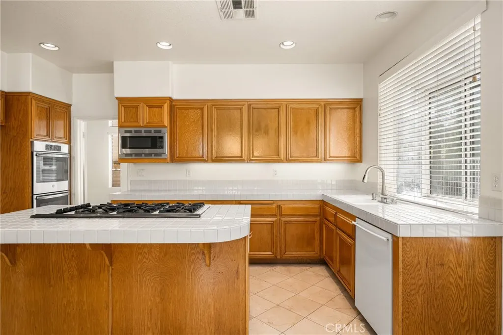 Anaheim Hills, California 92808, United States, 4 Bedrooms Bedrooms, ,4 BathroomsBathrooms,Residential,Active,170425