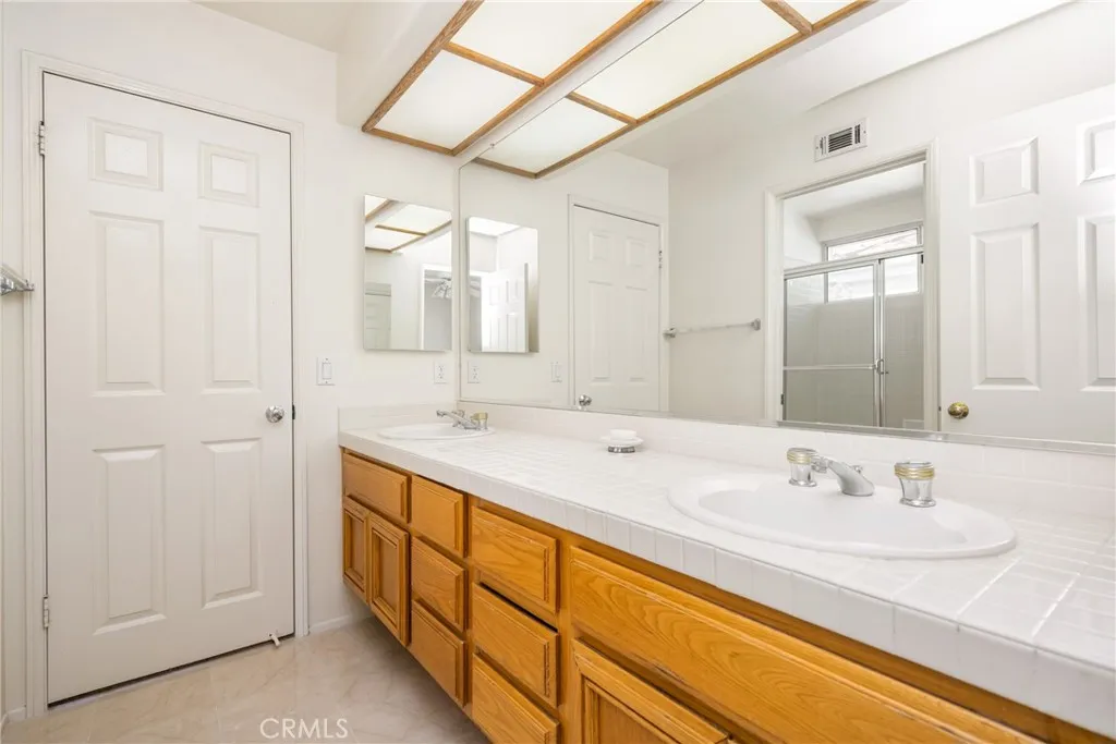 Anaheim Hills, California 92808, United States, 4 Bedrooms Bedrooms, ,4 BathroomsBathrooms,Residential,Active,170425