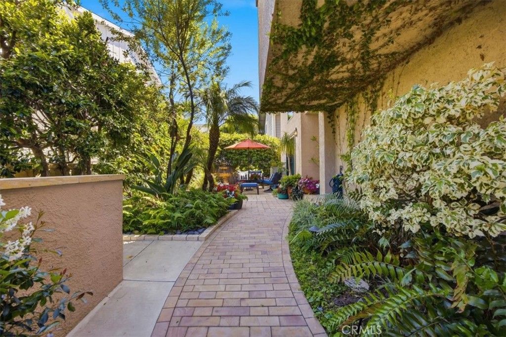 Photo of 2302 Harriman Lane, Redondo Beach, CA 90278 (MLS # SB26087867)