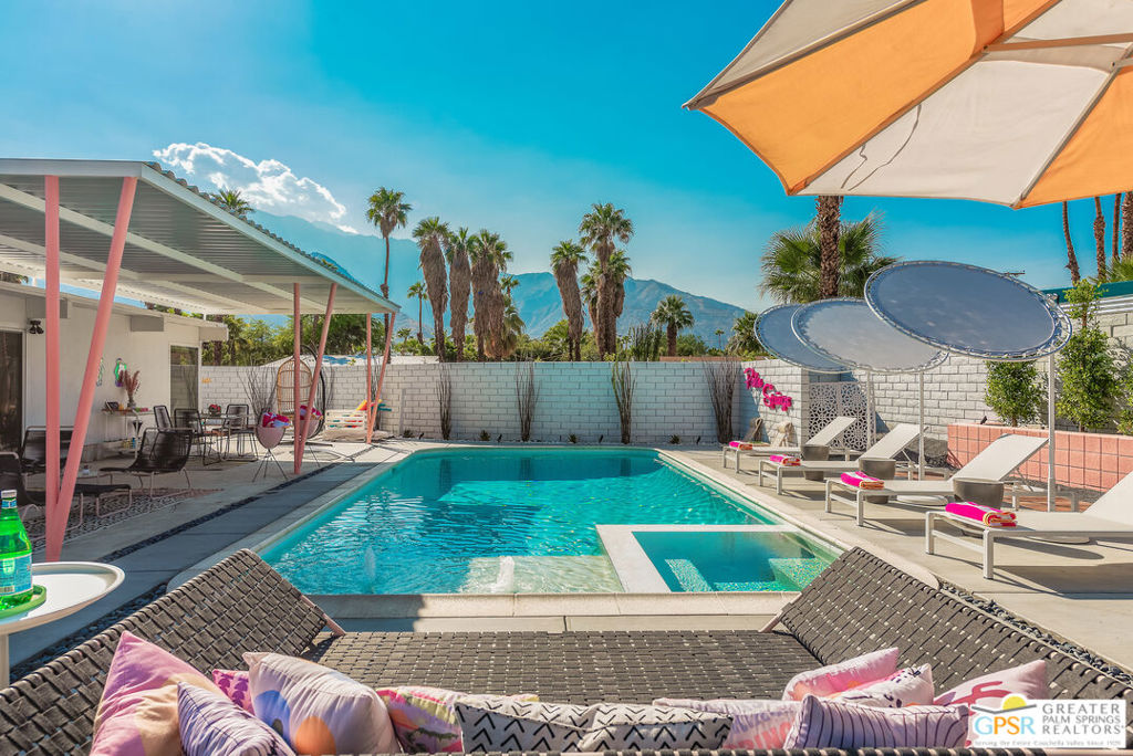 Season | October - April: $$ - $10,060 per month Summer | May - September: $$ - $5,573 per month Available for Seasonal Rental Only 1 to 6 Months. This property is offered exclusively for short-term seasonal stays. Long-term leases beyond 6 months are not available. Dates go fast! For the most up-to-date availability and to explore all of our properties, please visit APEK Rentals online. You'll find the live calendar dates and easy booking options there. Welcome to the Flat on Alexander, an enchanting Palm Springs getaway offering a quintessential Mid-Century Modern experience. Immerse yourself in the allure of this meticulously restored 3-bedroom, 2-bathroom retreat, where every corner exudes vintage charm, complemented by unbeatable views of the San Jacinto Mountains. Featured in Modernism Week 2023