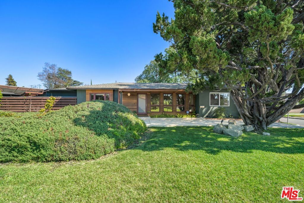 Photo of 6202 N Willard Avenue, San Gabriel, CA 91775 (MLS # 26659315)