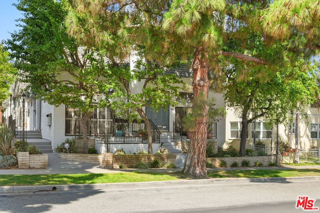 Enjoy refined coastal living in this beautifully remodeled front-facing townhome in the heart of Santa Monica, featuring 3 en-suite bedrooms and 3.5 bathrooms across 1,850 sqft of living space. The light-filled living room boasts soaring ceilings, a stone-accented gas fireplace, and opens to a private front patio for effortless indoor-outdoor living. The chef's kitchen includes a Blue Star range, Miele dishwasher, quartz countertops, and custom cabinetry, with a wine fridge in the adjacent dining room. A powder room and side-by-side washer/dryer are located conveniently nearby, adding to the ease of modern living. Upstairs, the primary suite offers vaulted ceilings, two closets (one walk-in), and a wraparound balcony. A second upstairs bedroom and a downstairs guest suite each feature high ceilings, en suite bathrooms, and generous storage. The lower-level bedroom opens to a secluded patio, ideal for guests or use as a home office. Additional upgrades and features include a new Bosch heat pump HVAC, new electrical wiring, and a private 2-car garage showroom with built-in storage and checkered-flag style flooring. With all of the best dining, entertainment, and shopping that Santa Monica has to offer, along with close proximity to the ocean, this property is a true gem.