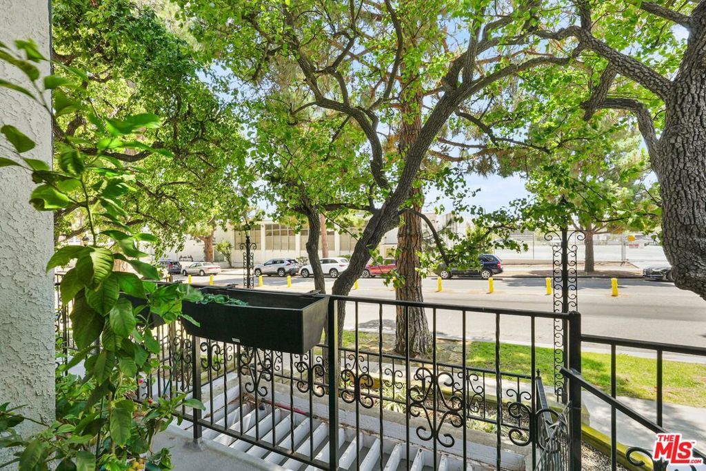 Photo of 1013 16th Street #101, Santa Monica, CA 90403 (MLS # 25568971)